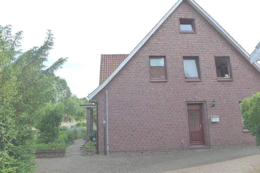 Immobilie in Linau - Charmantes Zweifamilienhaus in ruhiger Lage nahe dem Hahnheider Forst - Bild 1