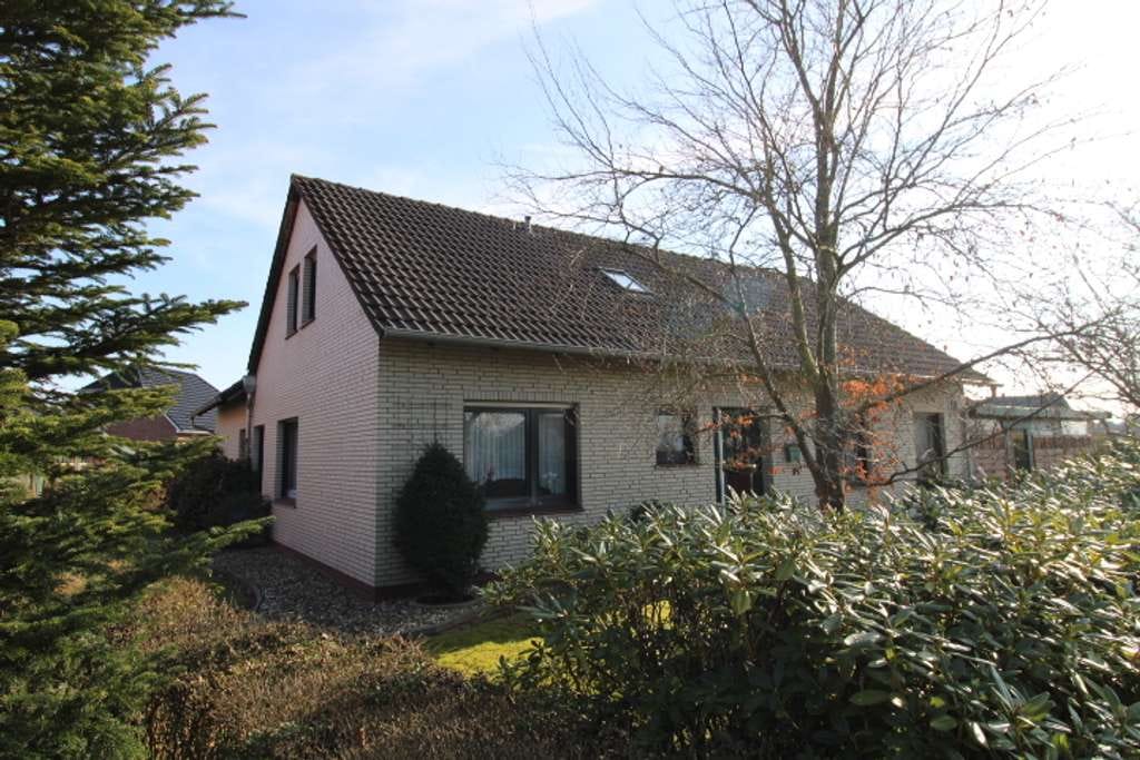Immobilie in Wittmund - Großes Wohnhaus mit viel Potenzial - Bild 0