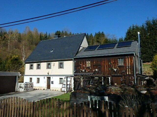 Immobilie in Neuhausen/Erzgebirge - Landhaus mit kleiner Scheune - Bild 1