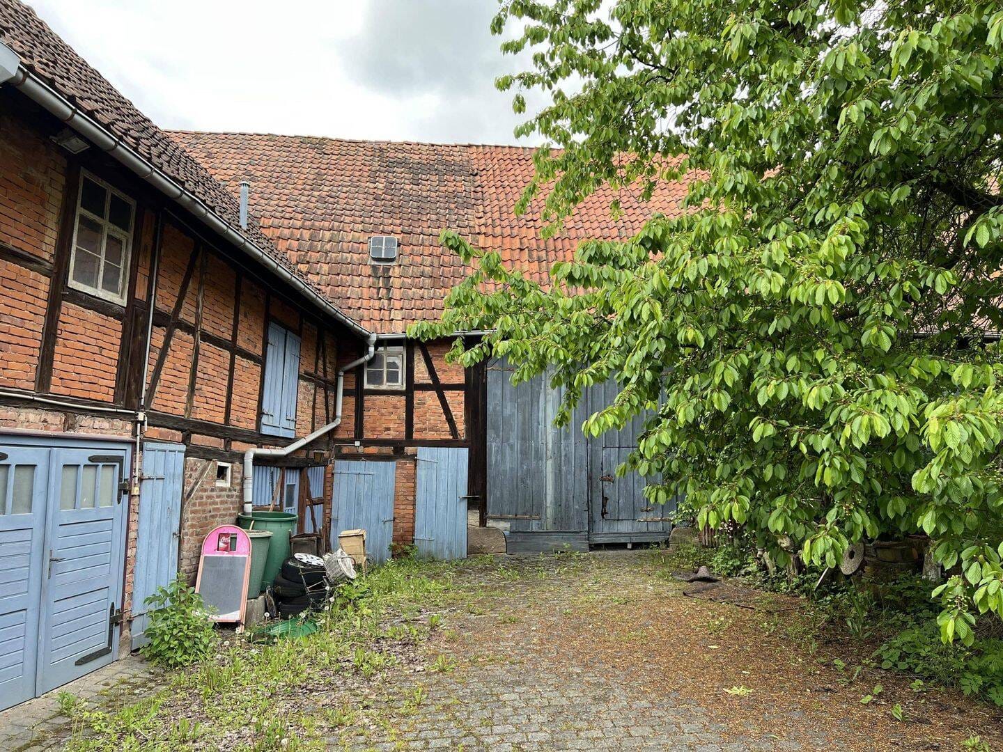 Immobilie in Gerbershausen - Dreiseitenhof mit Wohngebäude, Scheune, Lager- und Garagengebäude - Bild 2