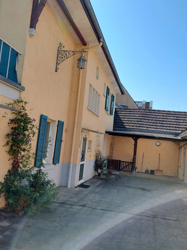 Immobilie in Eltville am Rhein - Stilvolles Zweifamilienhaus mit Hof Und Nebengebäude in zentraler Lage von Eltville-Erbach  - Bild 1