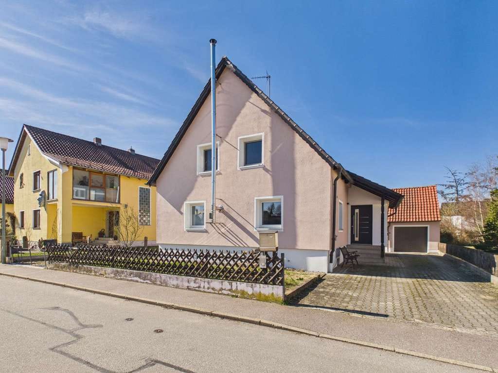 Immobilie in Teublitz - Ihr neues Zuhause: Charmantes EFH mit großem Garten & modernem Anbau! - Bild 0