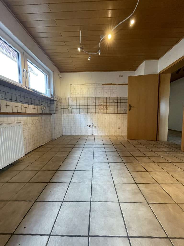 Immobilie in Ranschbach - LD-Ranschbach: Wohnhaus ähnlich DHH mit Garage u. kleinem Garten - Bild 4