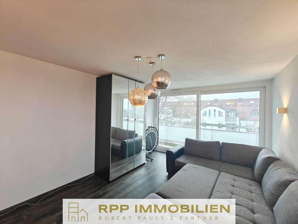 Immobilie in Unterschleißheim - Bezugsfrei & renoviert: Attraktive 3-Zi.-Wohnung mit zweiseitigem Balkon und Aufzug - Bild 2