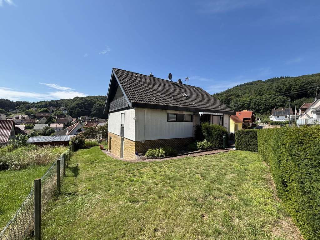 Immobilie in Dörrenbach - Gepflegtes MFH mit drei Wohnungen in sonniger Lage - Bild 2