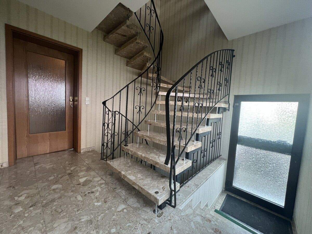Immobilie in Marxzell - Ein Haus, viele Möglichkeiten! Zweifamilienhaus mit Scheune, Garagen, Garten und Schwarzwaldblick! - Bild 1