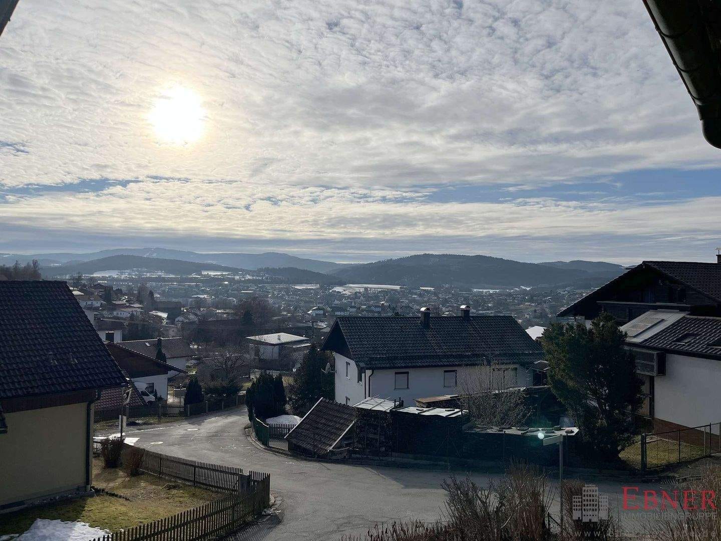 Immobilie in Viechtach - Doppelhaushälfte mit Blick über Viechtach - Bild 2