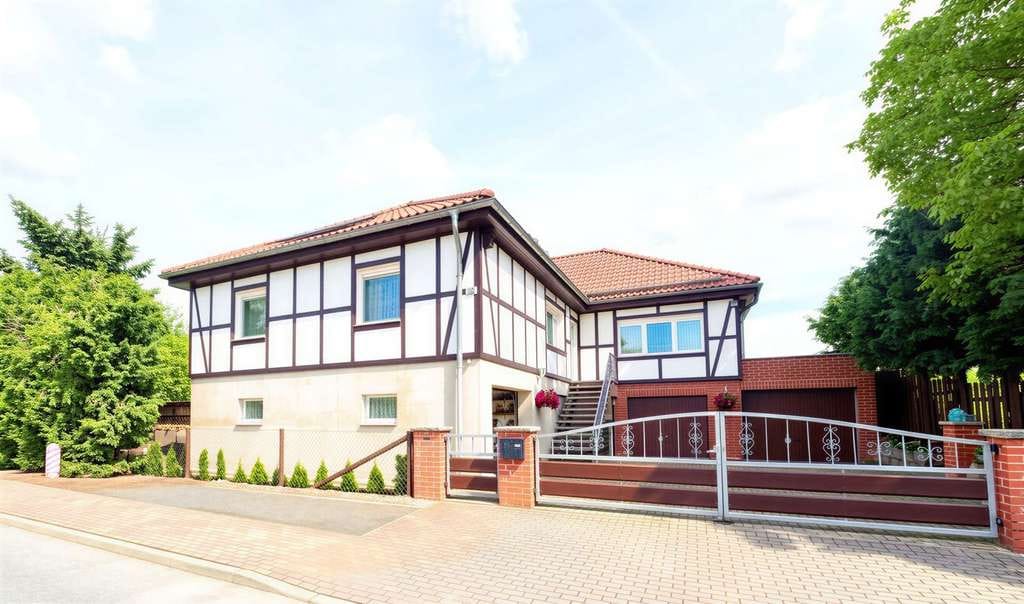 Immobilie in Ingersleben - Einfamilienhaus in Feldrandlage mit Terrasse, Garten und 3 Garagen! - Bild 1