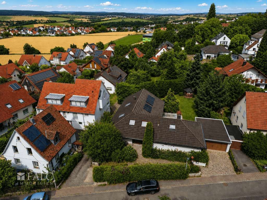 Immobilie in Erdmannhausen - Großzügiges Einfamilienhaus mit Einliegerwohnung und traumhaften Gartengründstück - Bild 1