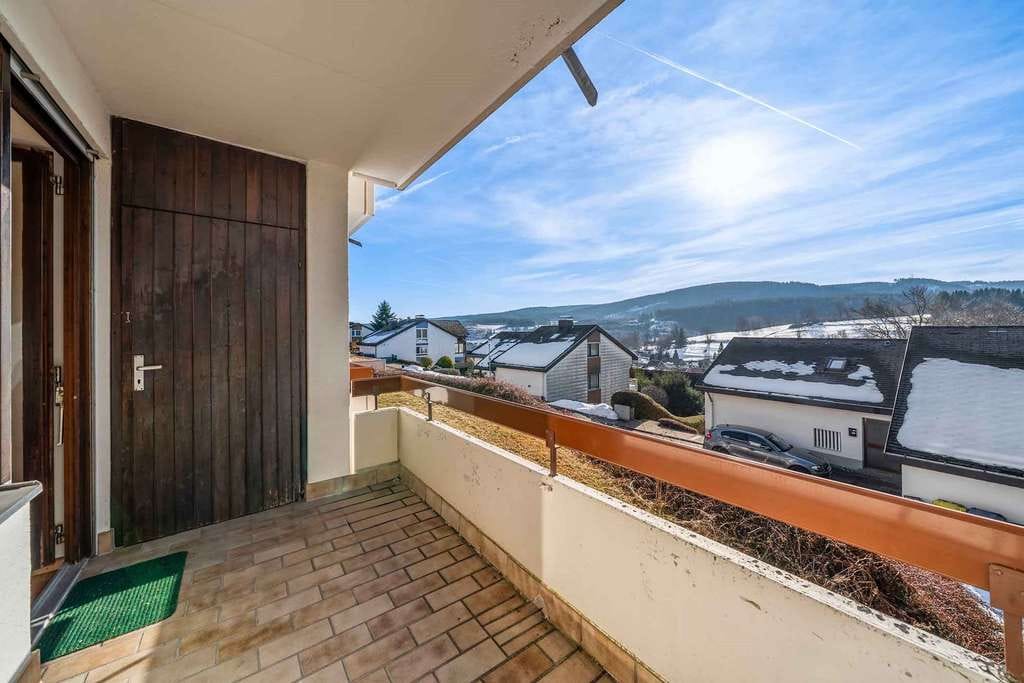 Immobilie in Lenzkirch - Großzügiges Apartment mit Südbalkon in Aussichtslage - Bild 2