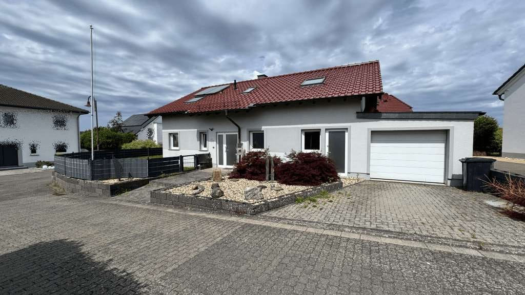 Immobilie in Oberhonnefeld-Gierend - Modernes Einfamilienhaus mit Einliegerwohnung in ruhiger Lage - Bild 0