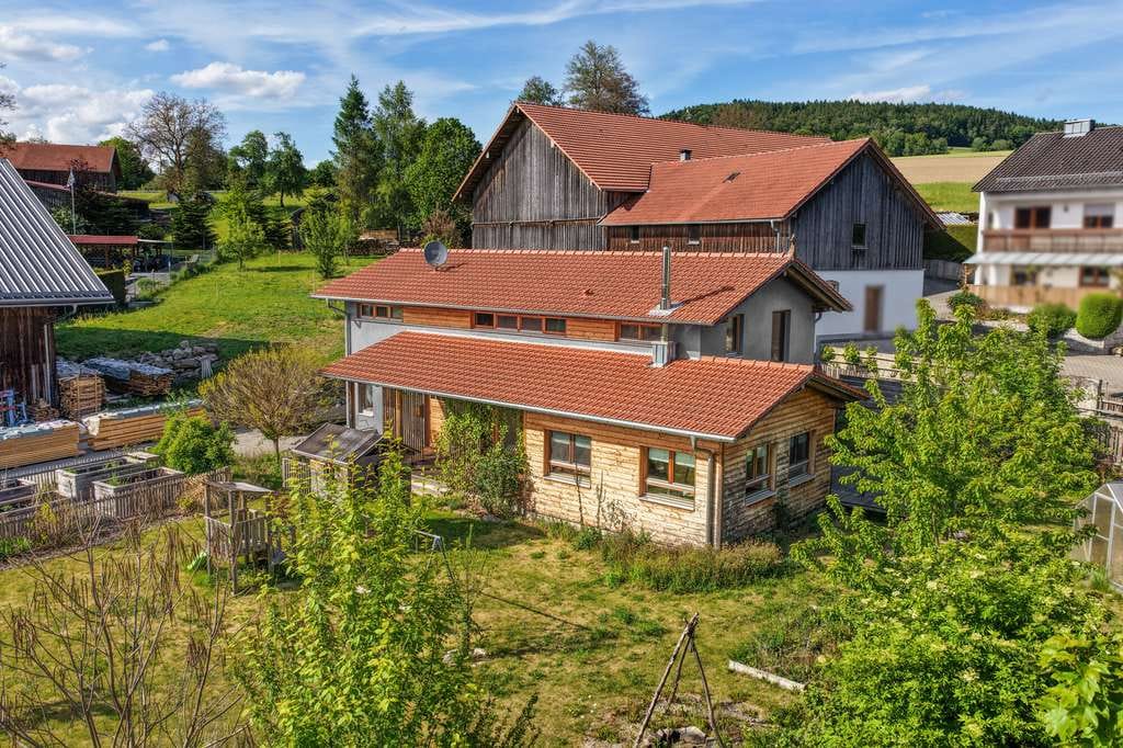 Immobilie in Traitsching - Ökologisches Holzhaus in Traitsching – KfW55, Wandheizung mit Lehmputz - Bild 0