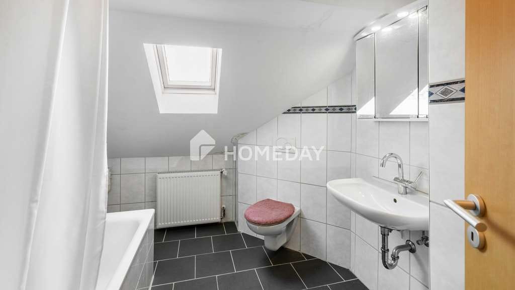 Immobilie in Otterstadt - Ruhige Drei-Zimmer-Dachgeschosswohnung in Otterstadt, kernsaniert und sofort bezugsfrei - Bild 3