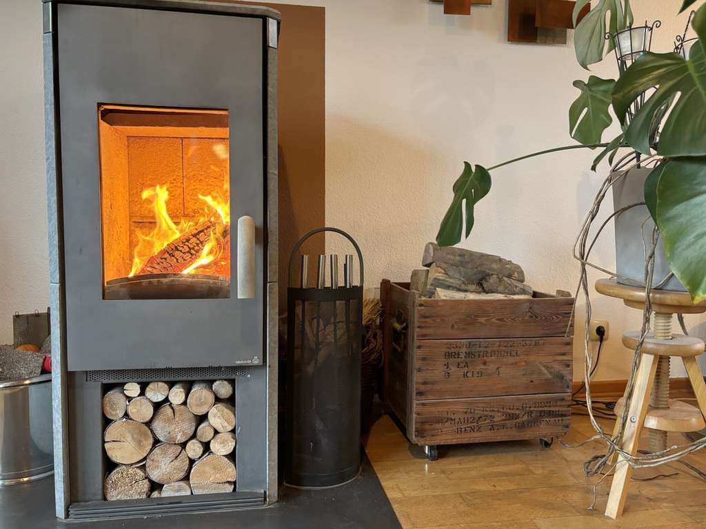 Immobilie in Rauschenberg - Gepflegtes Einfamilienhaus mit Kamin, Garten & Terrasse – energieeffizient beheizt über Nahwärme - Bild 3
