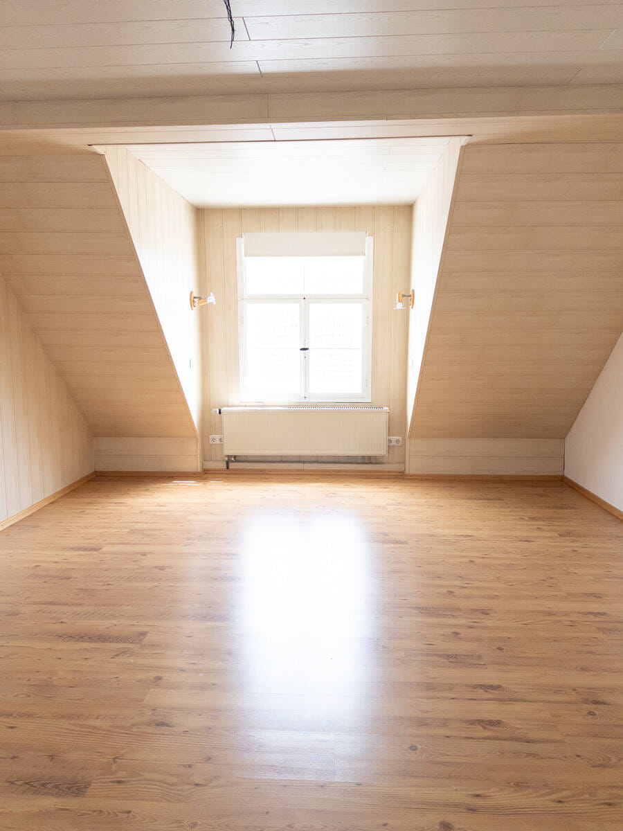 Immobilie in Harburg (Schwaben) - Ab sofort frei!  Zwischen Burg und Wörnitz! Dachgeschosswohnung in denkmalgeschütztem Haus - Bild 3