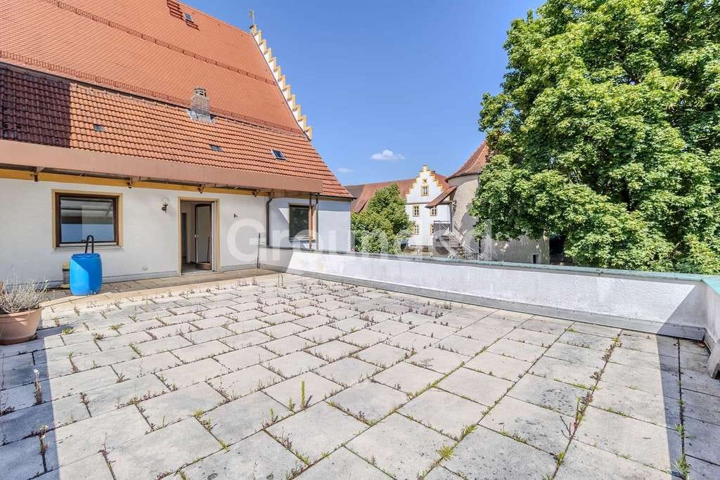Immobilie in Viereth-Trunstadt - Einfamilienhaus in Schlosslage mit großer Dachterrasse in Trunstadt - Bild 0