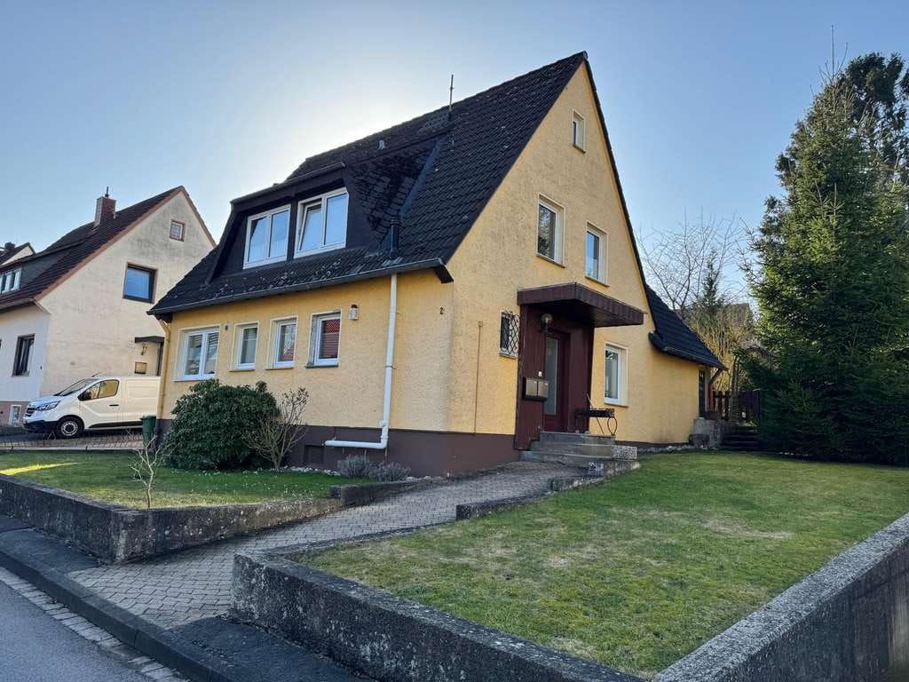 Immobilie in Horn-Bad Meinberg - Ein-/Zweifamilienhaus mit Garage in idealer Lage von Bad Meinberg am Flammenkampsberg - Bild 2