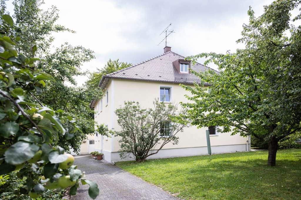 Immobilie in Haar - „IDYLLISCHES MEHRFAMILIENHAUS mit großem GARTEN und alten OBSTBÄUMEN“ - Bild 1