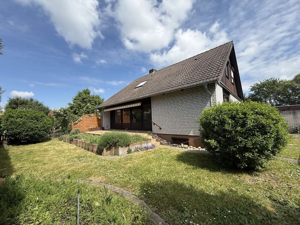 Immobilie in Dettenheim - Traumlage! EFH mit gr. Terrasse, überdachtem Balkon, 2 Bädern, Keller, Garage und schönem Garten - Bild 1