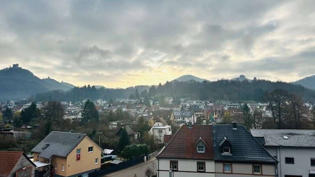 Immobilie in Annweiler am Trifels - 2ZKB-Wohnung mit Ausblick - Bild 0