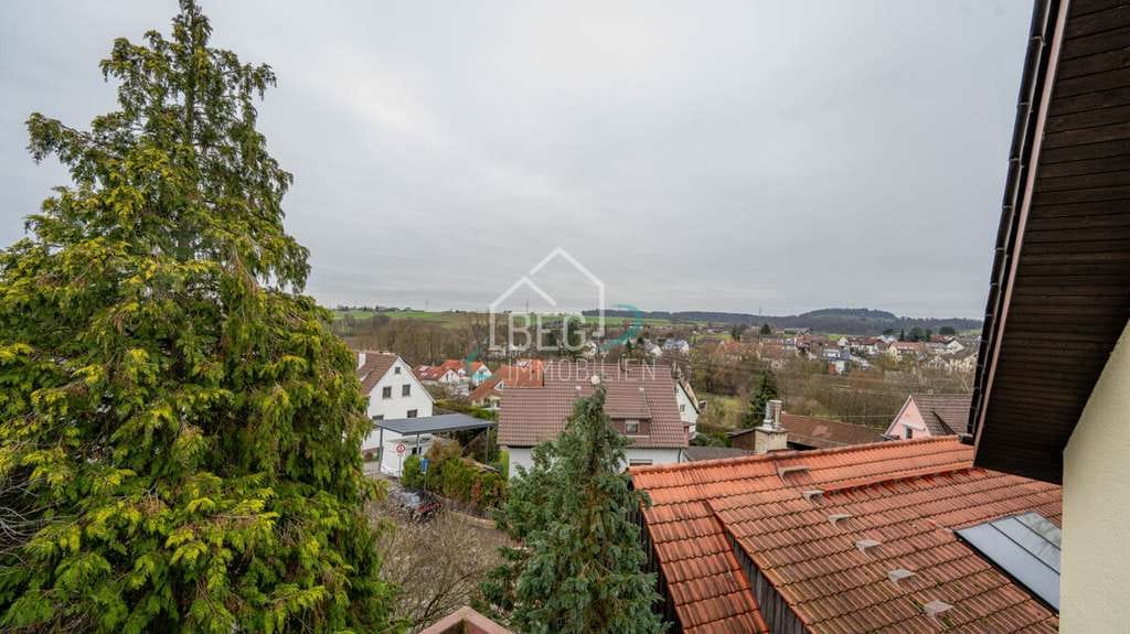 Immobilie in Remseck am Neckar - Großzügige  4-Zimmer-Dachgeschosswohnung mit Balkon und Stellplatz in ruhiger Lage - Bild 3