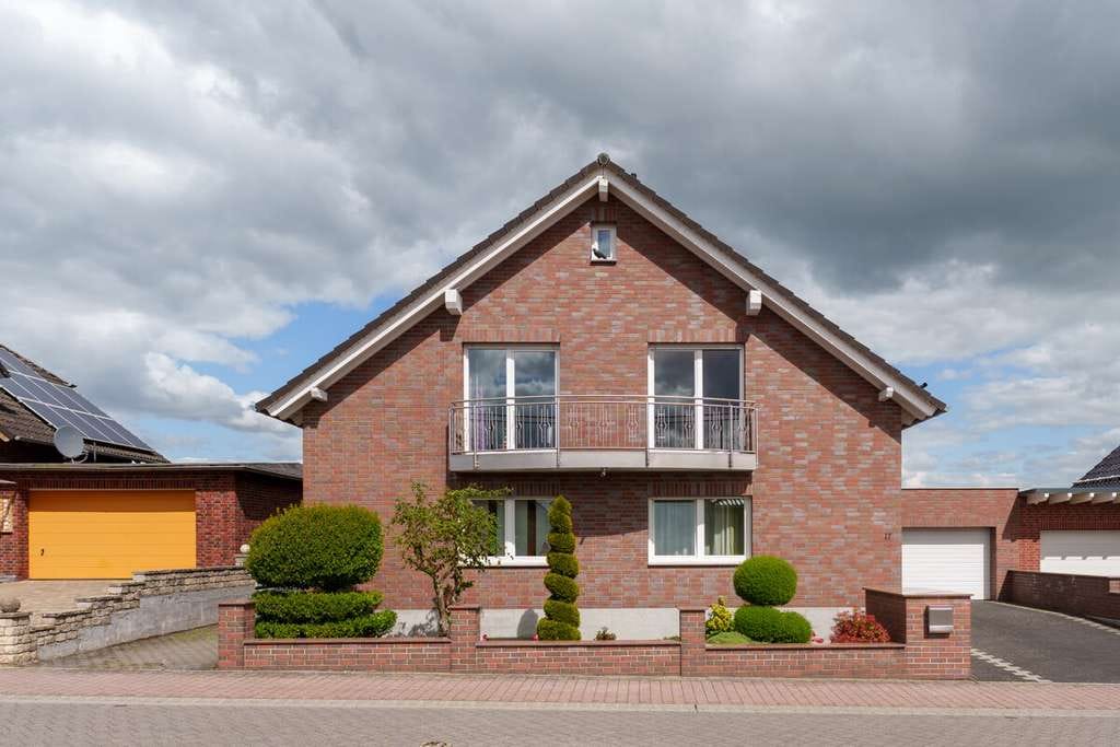 Immobilie in Großholbach - Großes Wohnhaus mit Grundstück und Garage in ruhiger Lage! - Bild 1