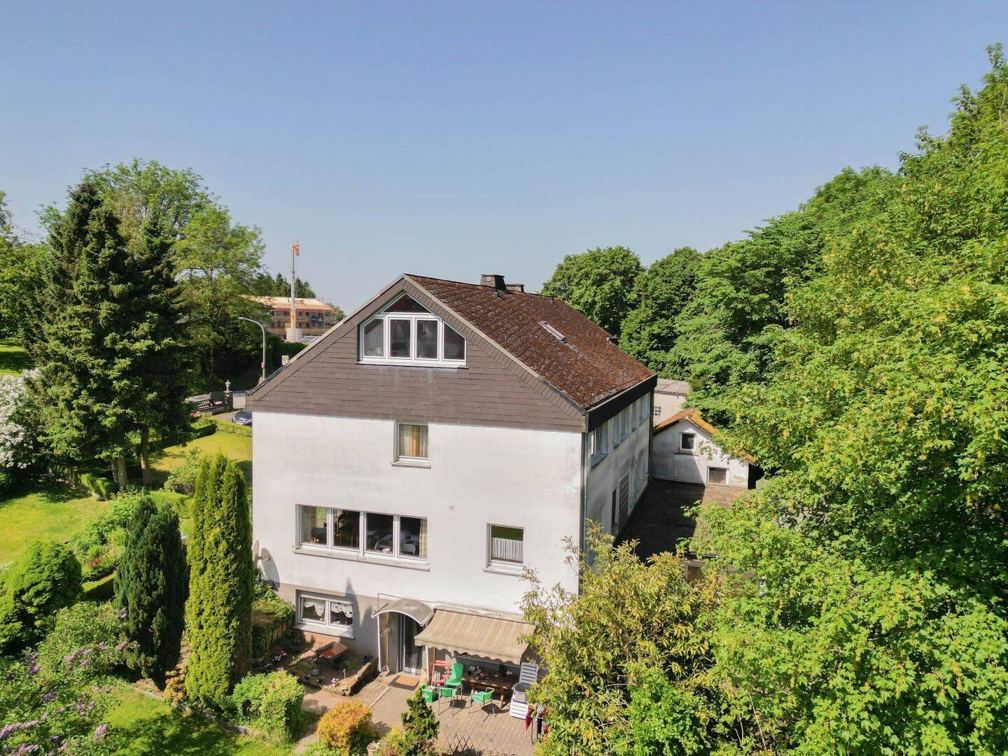 Immobilie in Sundern - Mehrfamilienhaus (ehemalige Pension) in bester Lage des Ferienortes "Wildewiese" im Sauerland - Bild 2