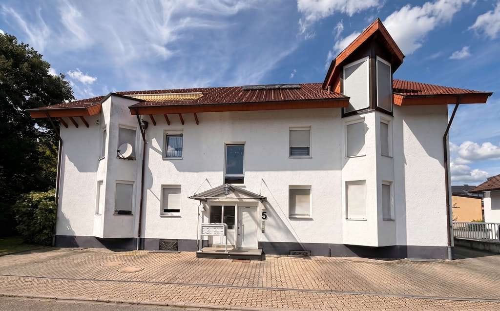 Immobilie in Ettlingen - Renditestarke 2-Zimmer-Anlagewohnung in gefragter Lage von Ettlingenweier - Bild 0