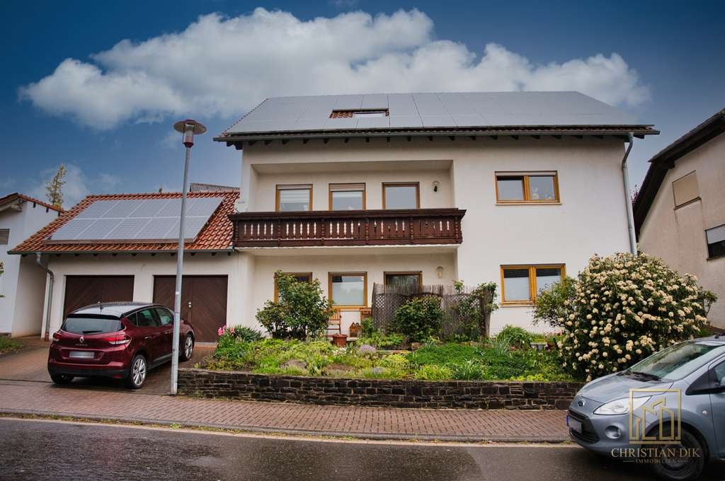 Immobilie in Kirchheimbolanden - Christian Dik Immobilien / Gepflegtes 3-Familienhaus mit viel Platz & Solaranlage - Bild 0