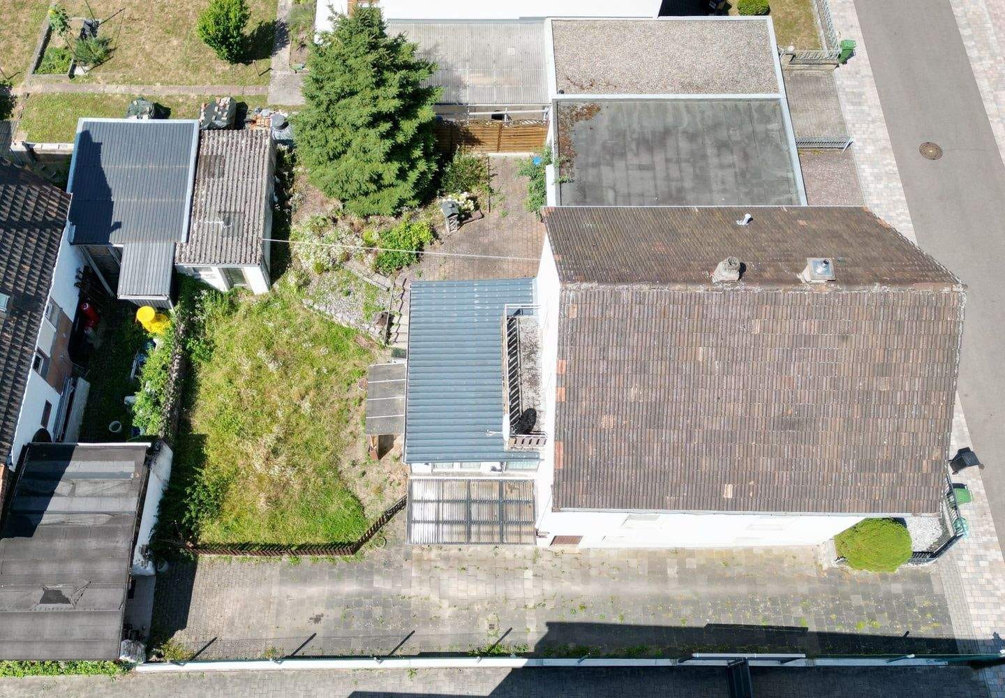 Immobilie in Billigheim-Ingenheim - Einfamilienhaus mit Garten & Doppelgarage - Bild 1