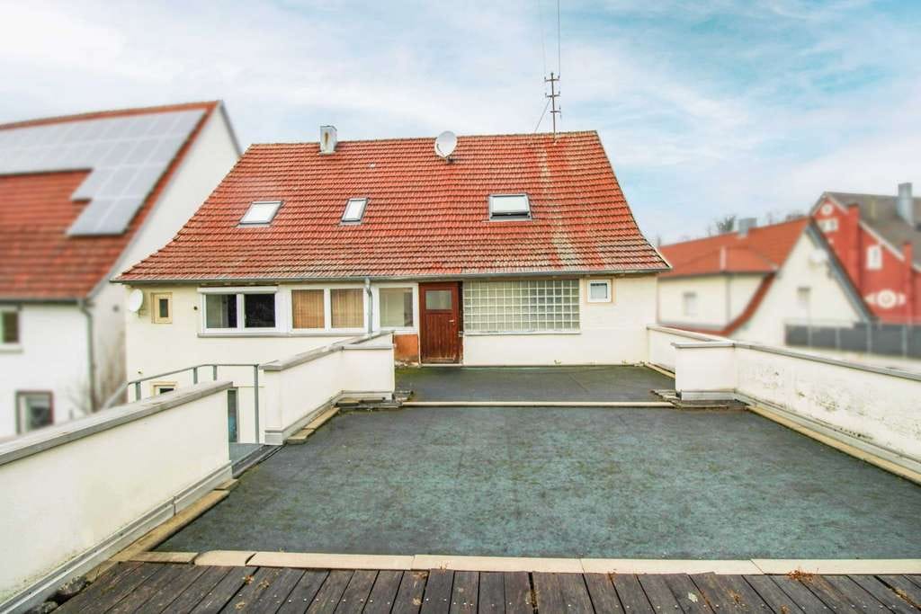Immobilie in Bisingen - Wohnhaus mit integrierter Werkhalle +  schöner Außenbereich + viele Parkplätze - Bild 2