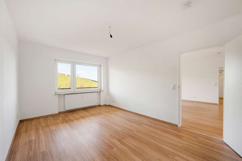Immobilie in Geisenheim - Sanierte Drei-Zimmer-Wohnung mit traumhaftem Blick in die Weinberge - Bild 3