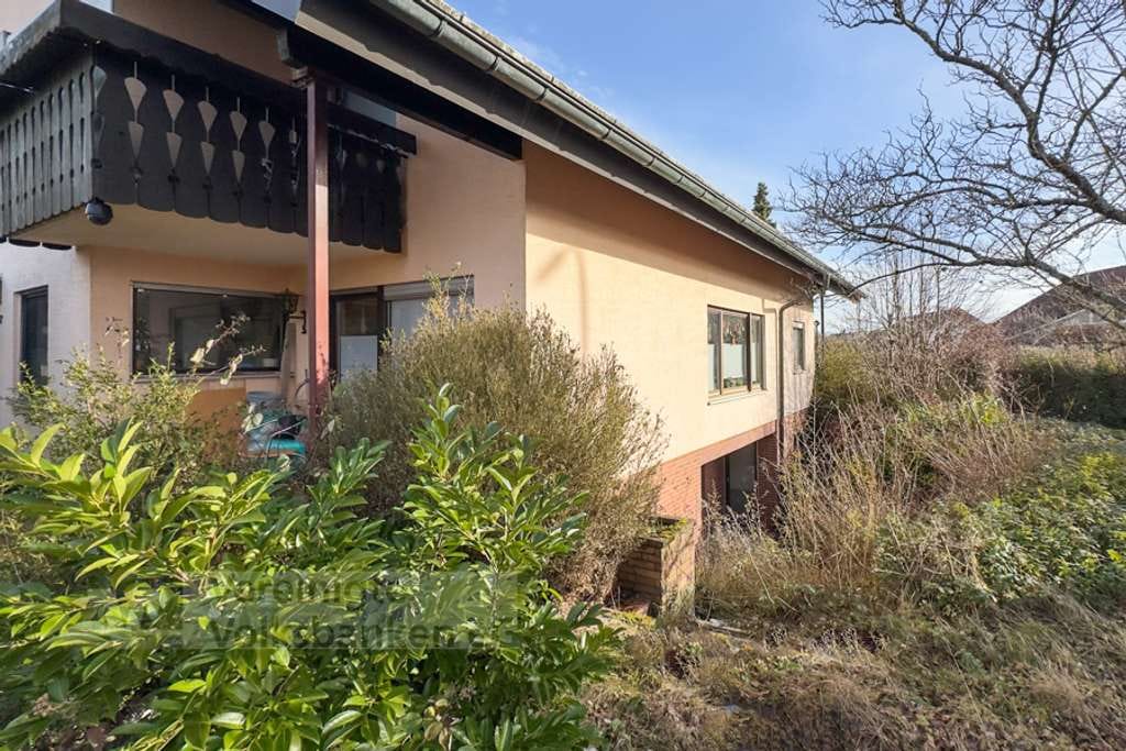 Immobilie in Jettingen - Raum zum Leben und Wachsen - Freistehendes Haus mit 3 Wohneinheiten in familienfreundlicher Lage - Bild 3