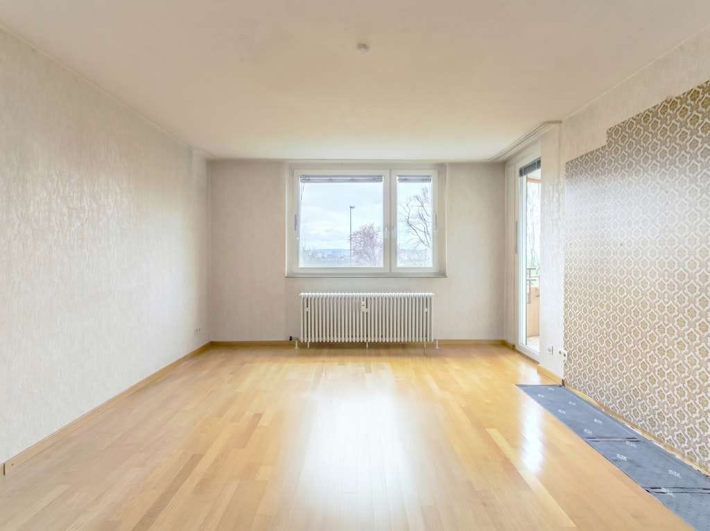 Immobilie in Kornwestheim - Helle 3,5-Zimmer-Wohnung mit Balkon, Feldnähe und großem Gestaltungspotenzial - Bild 0