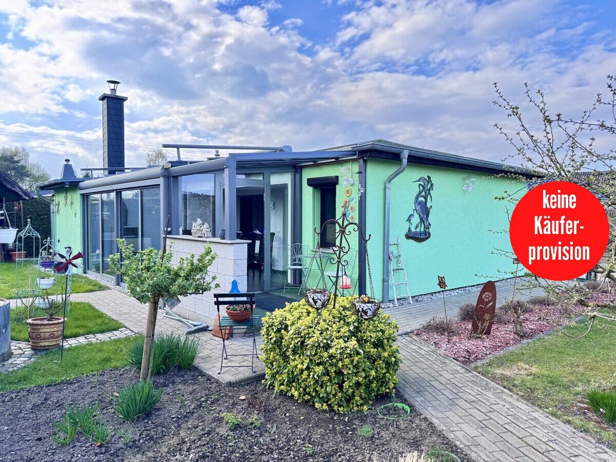 Immobilie in Krugsdorf - HORN IMMOBILIEN ++ Einfamilienhaus mit Wintergarten, Kamin und Gästehaus in Krugsdorf bei Pasewalk - Bild 0