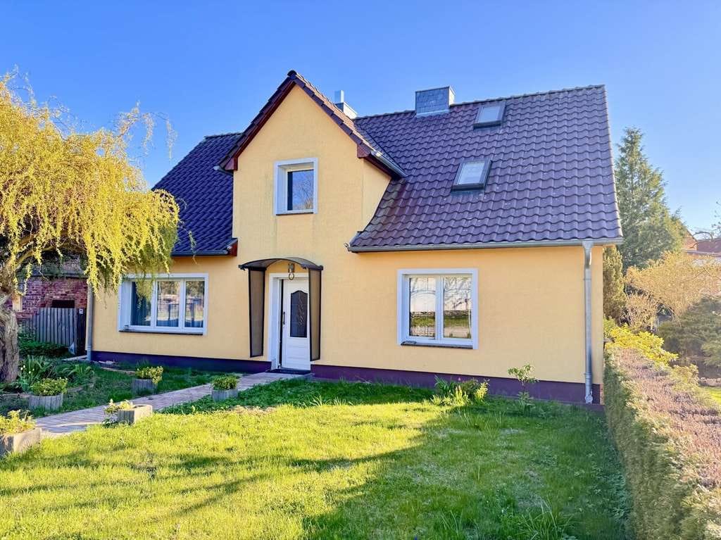 Immobilie in Pasewalk - HORN IMMOBILIEN++Einfamilienhaus in Pasewalk mit Einbauküche, Kamin und viel Platz für Ihre Familie! - Bild 1