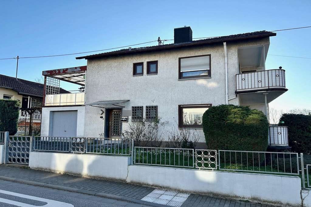 Immobilie in Gau-Algesheim - Freistehendes Einfamilienhaus mit Garage und Garten - Bild 1
