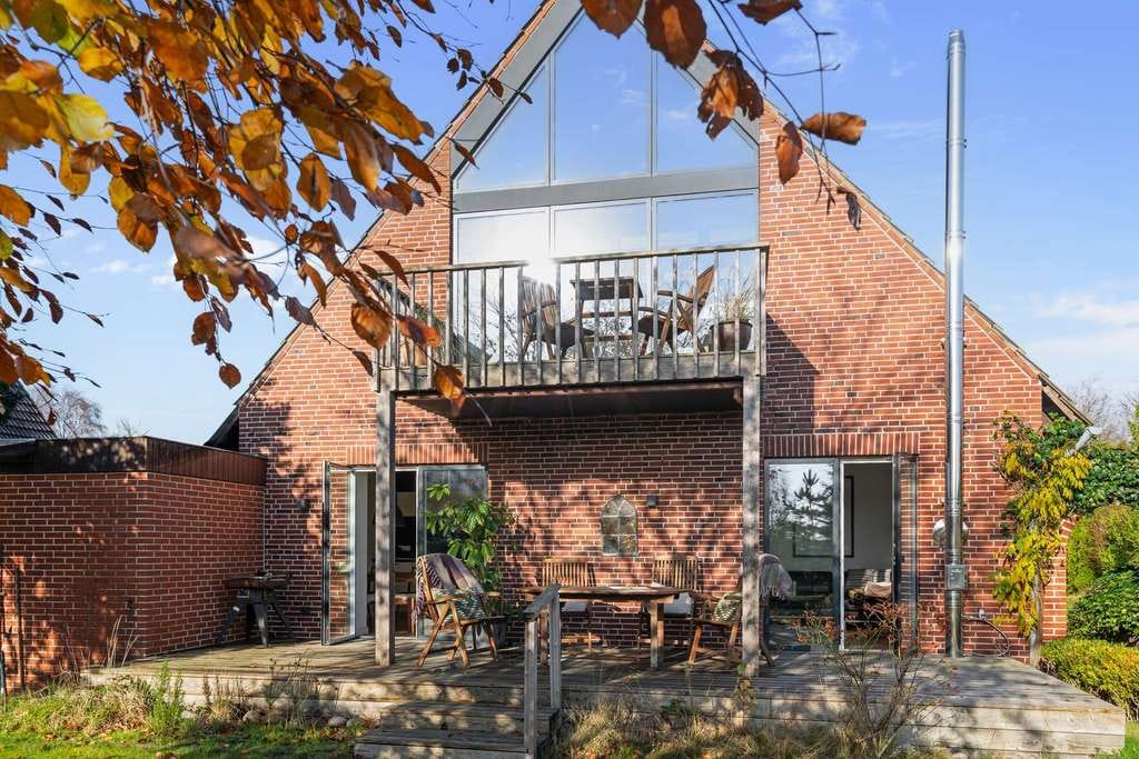 Immobilie in Tating - Weite • Licht • Lebensraum − Einfamilienhaus mit zwei Wohnbereichen in Tating - Bild 0