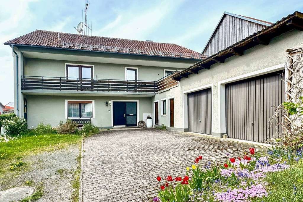 Immobilie in Treffelstein - Raum für Familie und Ideen - großzügiges Ein- bis Zweifamilienhaus  - Bild 0