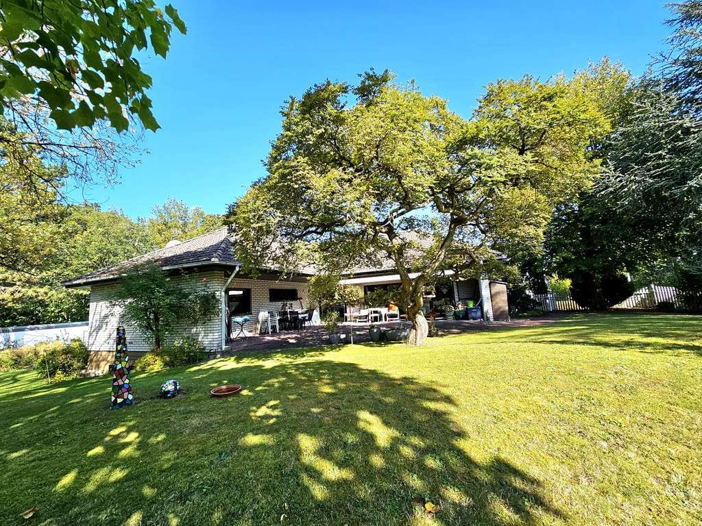 Immobilie in Grumbach - Exklusiver Bungalow mit Schwimmbad und parkähnlichem Grundstück für 429.000 € zu verkaufen in Lauter - Bild 1