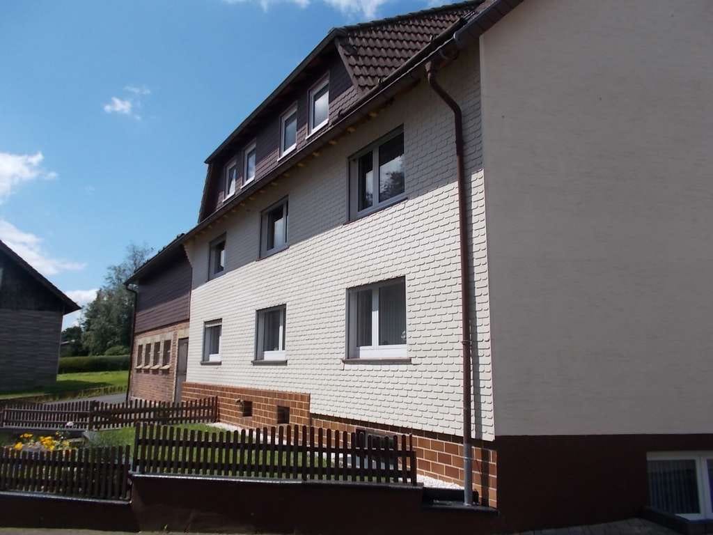 Immobilie in Grebenhain - Familienhaus mit Nebengebäuden in Grebenhain-Hartmannshain - Bild 2