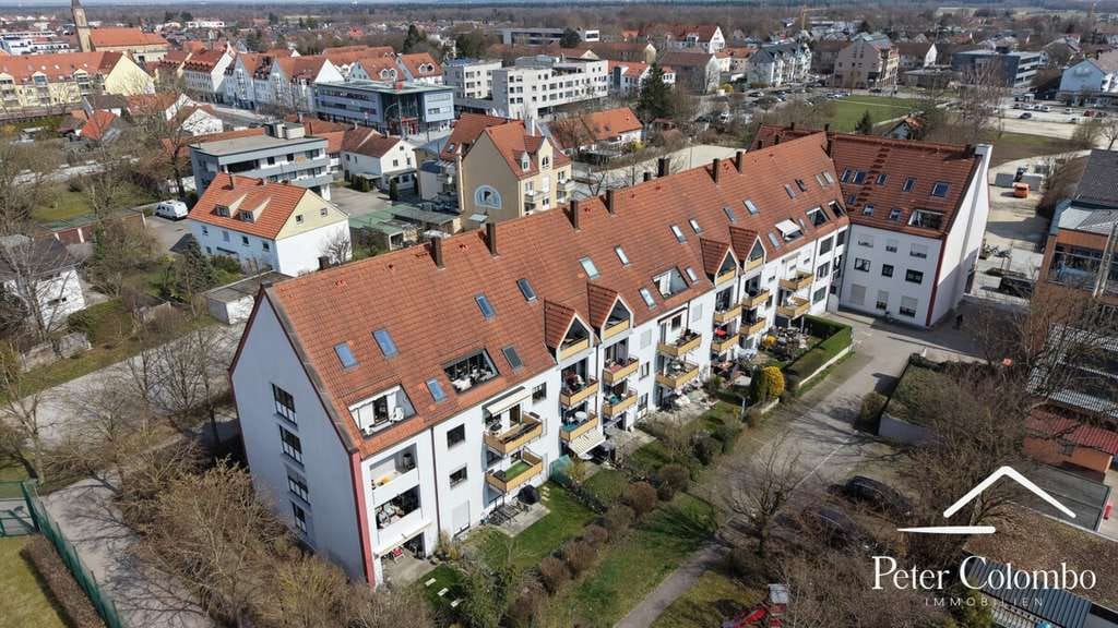 Immobilie in Königsbrunn - Stilvolle 4-Zimmer-Maisonette mit Aufzug, 2 Bädern, Dachloggia & Außen- + TG-Stellplatz in Toplage K - Bild 0
