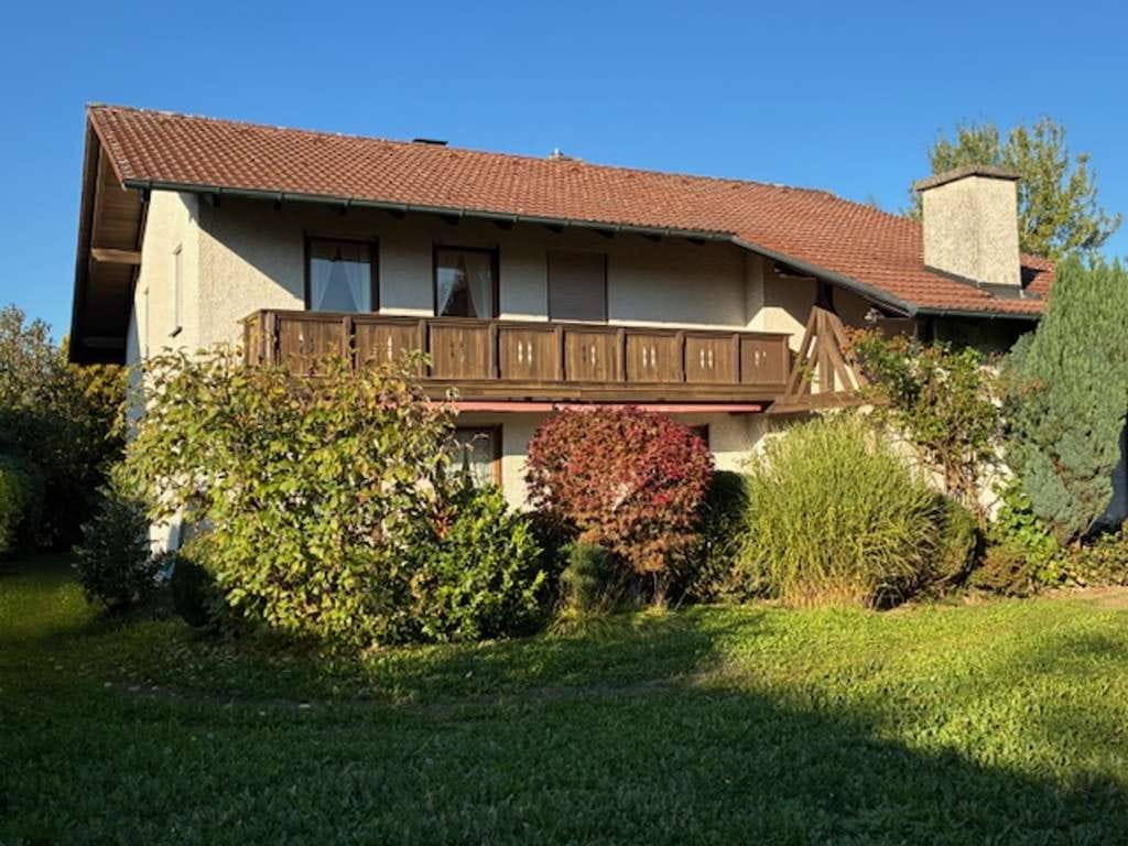 Immobilie in Kröning - Repräsentatives Einfamilienhaus mit viel Potential - Nähe Landshut - mit Glasfaser - Bild 0