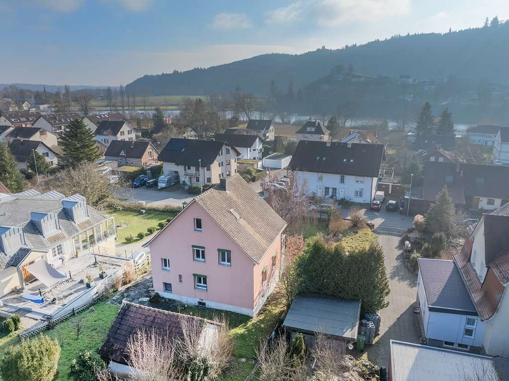 Immobilie in Büsingen am Hochrhein - Älteres, freistehendes 5,5-Zimmer-Einfamilienhaus in Büsingen auf grossem Grundstück - Bild 1
