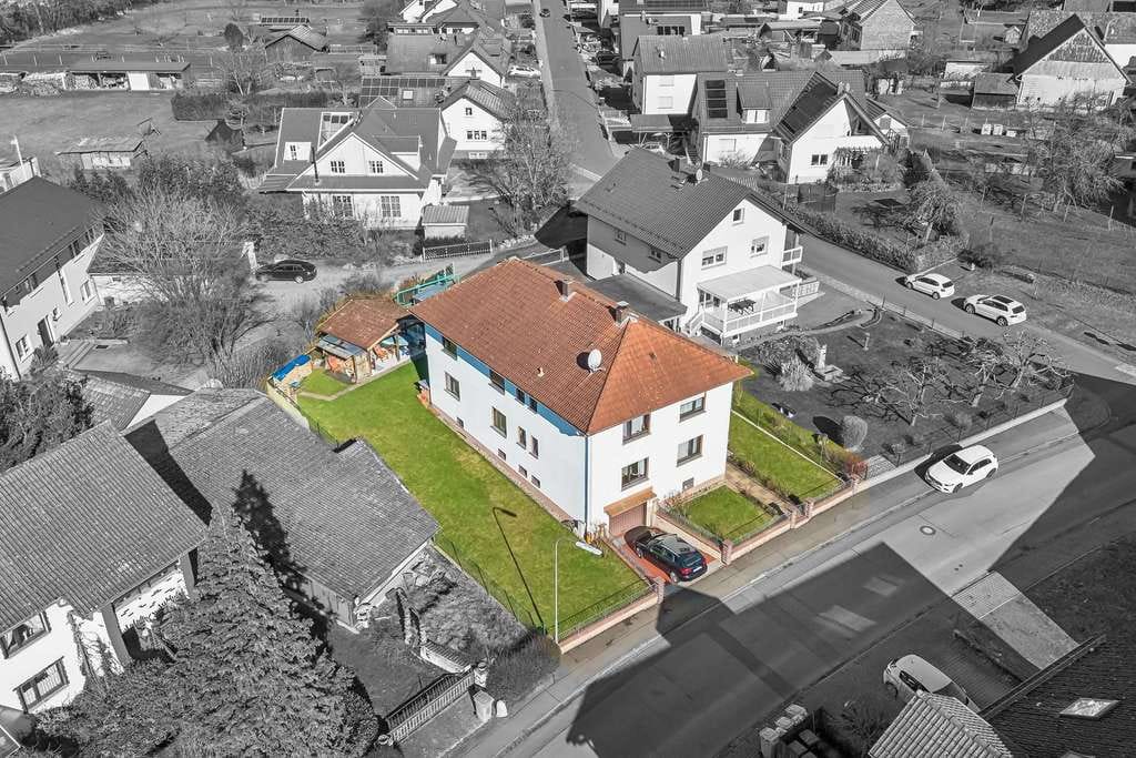 Immobilie in Bad Soden-Salmünster - Viel Platz zum Wohnen! Attraktives Zweifamilienhaus - Bild 2