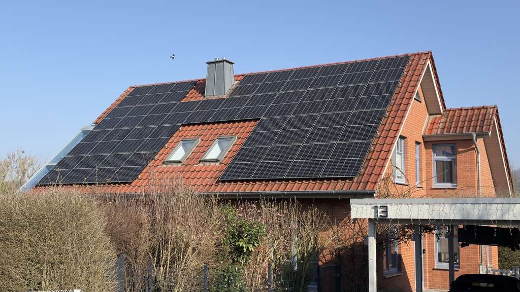 Immobilie in Lauenförde - Leben im Grünen: Liebevoll gepflegtes EFH mit neuer Wärmepumpe & PV (2024) &  großem Naturgrundstück - Bild 1