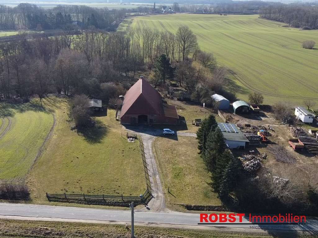 Immobilie in Grevesmühlen - Niederdeutsches Hallenhaus mit neuer Heizungsanlage, Photovoltaik und Waldfläche - Bild 0