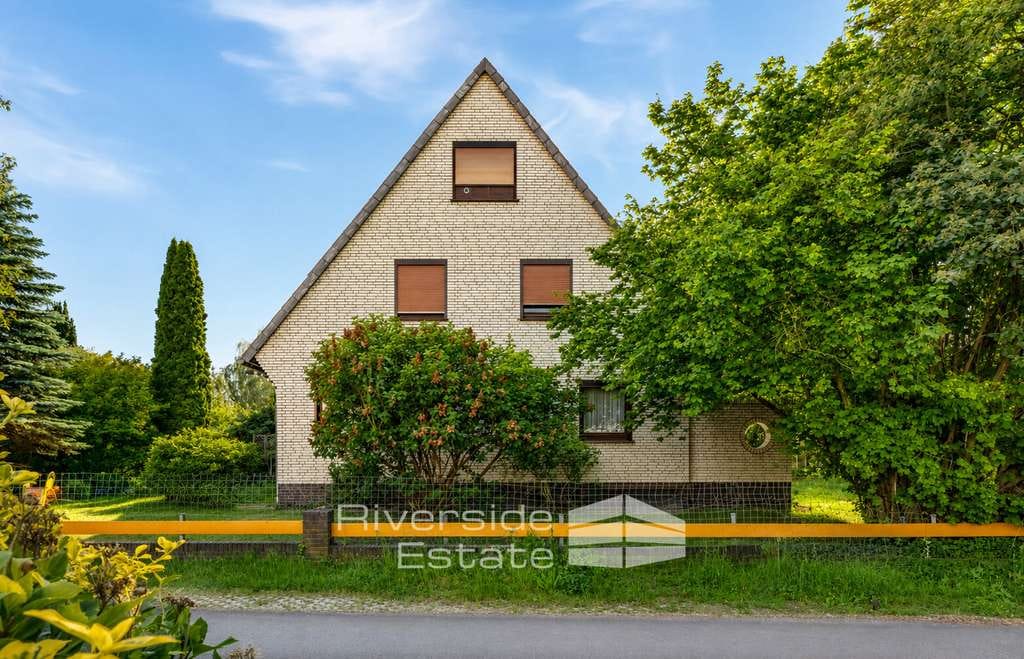 Immobilie in Stuhr - Vermietetes Zweifamilienhaus mit ausgebautem Spitzboden, 2 Garagen & Entwicklungspotenzial - Bild 3