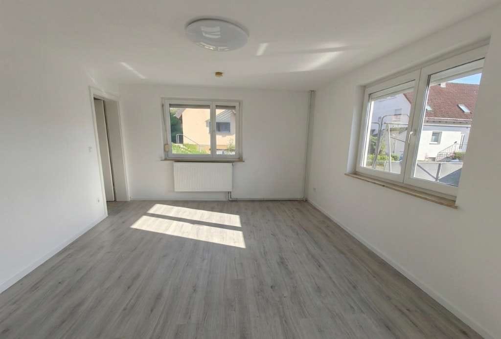 Immobilie in Plüderhausen - Rohdiamant, charmantes Einfamilienhaus mit 2 Garagen und 3 Außenstellplätze - Bild 2