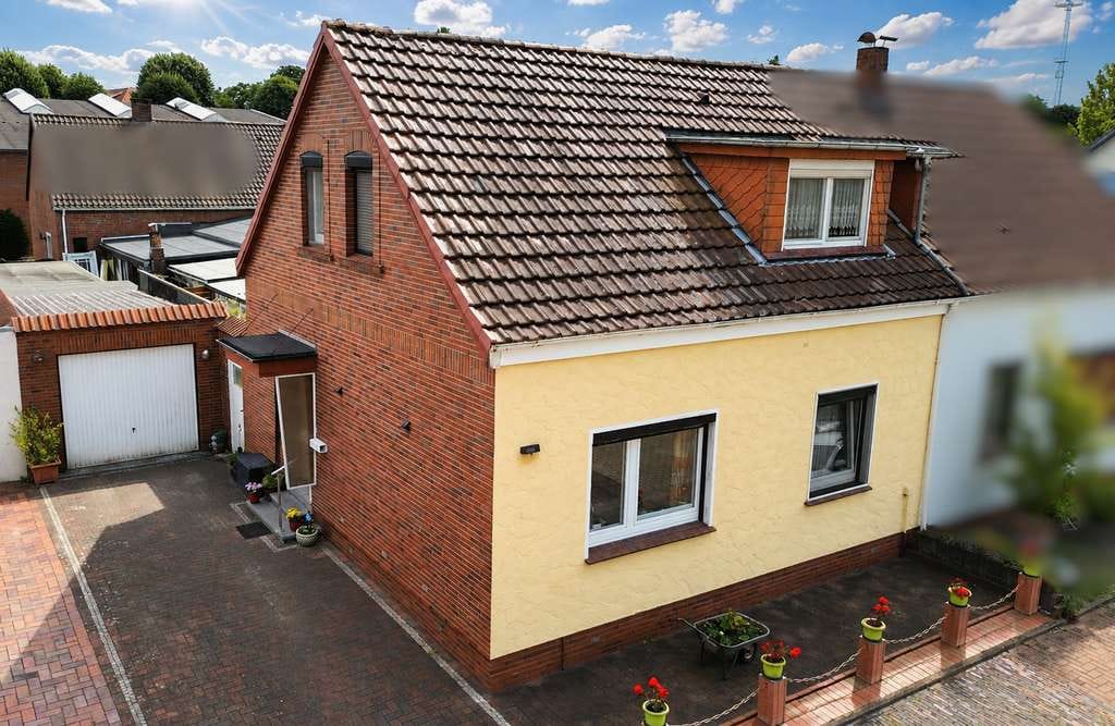 Immobilie in Nordenham - Kompakte Doppelhaushälfte mit Gestaltungspotenzial – ideal für kreative Eigennutzer und Handwerker - Bild 0